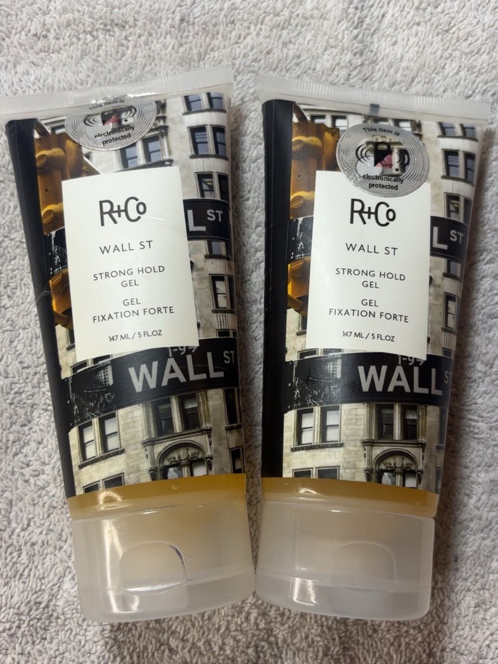 R+Co Wall St Strong Hold Gel — Clear with Golden Tint